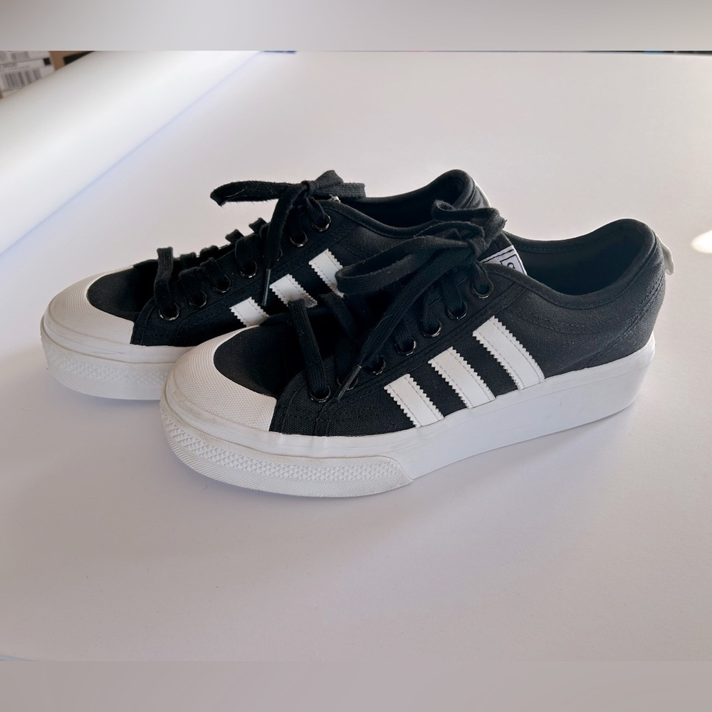 Women’s Adidas Nizza platform sneaker